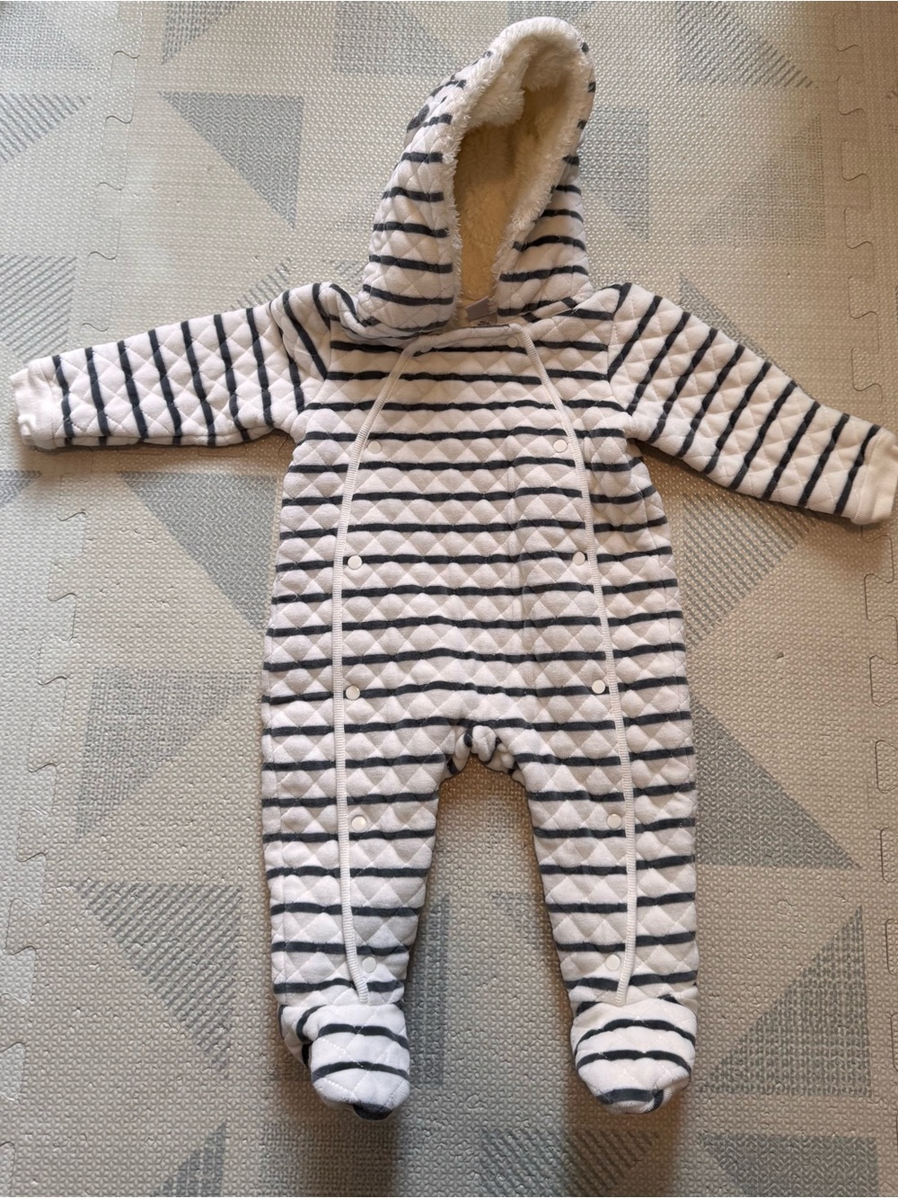 Nordstrom Quilted Hooded Sherpa Baby One-Piece in White and Gray Stripes 9 M
